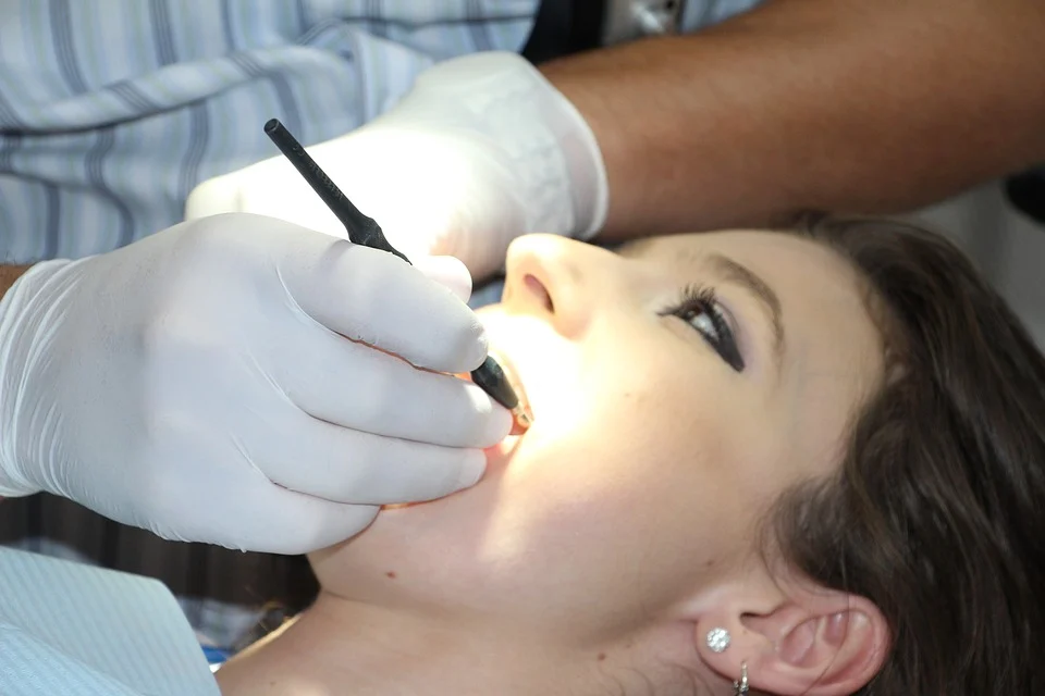 What does a dental hygienist do?